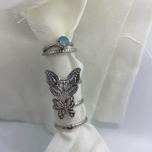 Women’s Butterfly Ring Set sizes are from 5-9